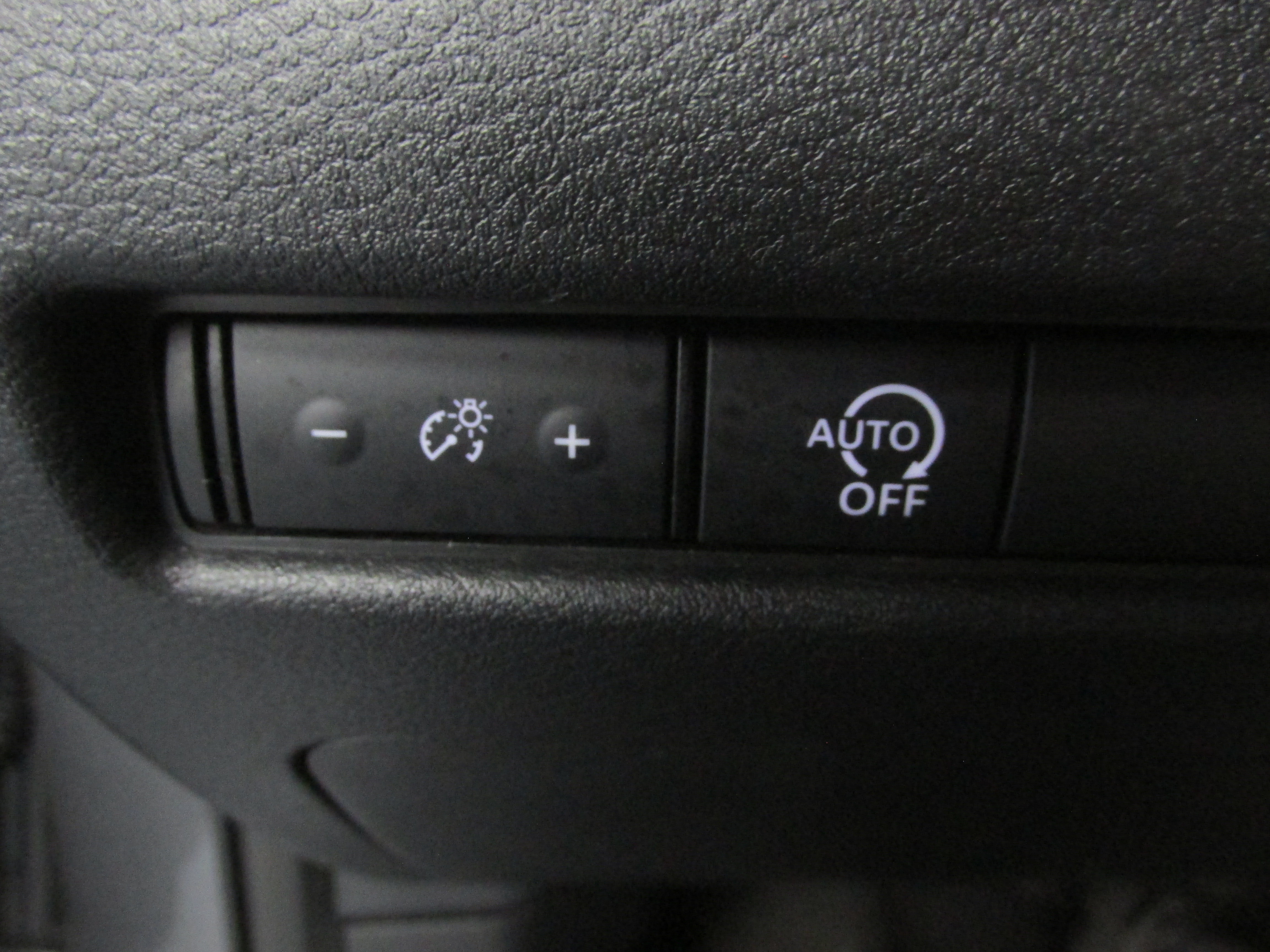 Used 2024 Nissan Rogue S FWD image 29