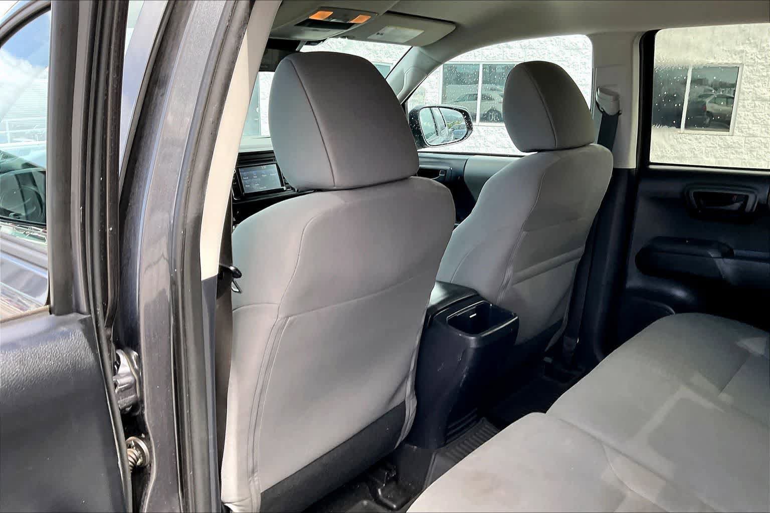 Used 2018 Toyota Tacoma SR5 RWD image 12