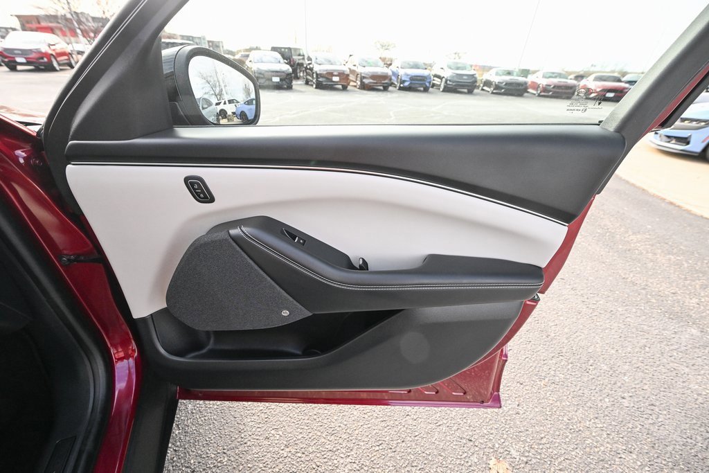 Certified 2025 Ford Mustang Mach-E Premium image 30