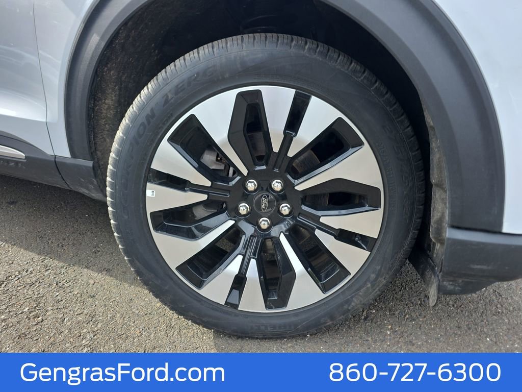 Certified 2025 Ford Explorer Platinum w/ LUX Leather Package AWD/4WD image 10
