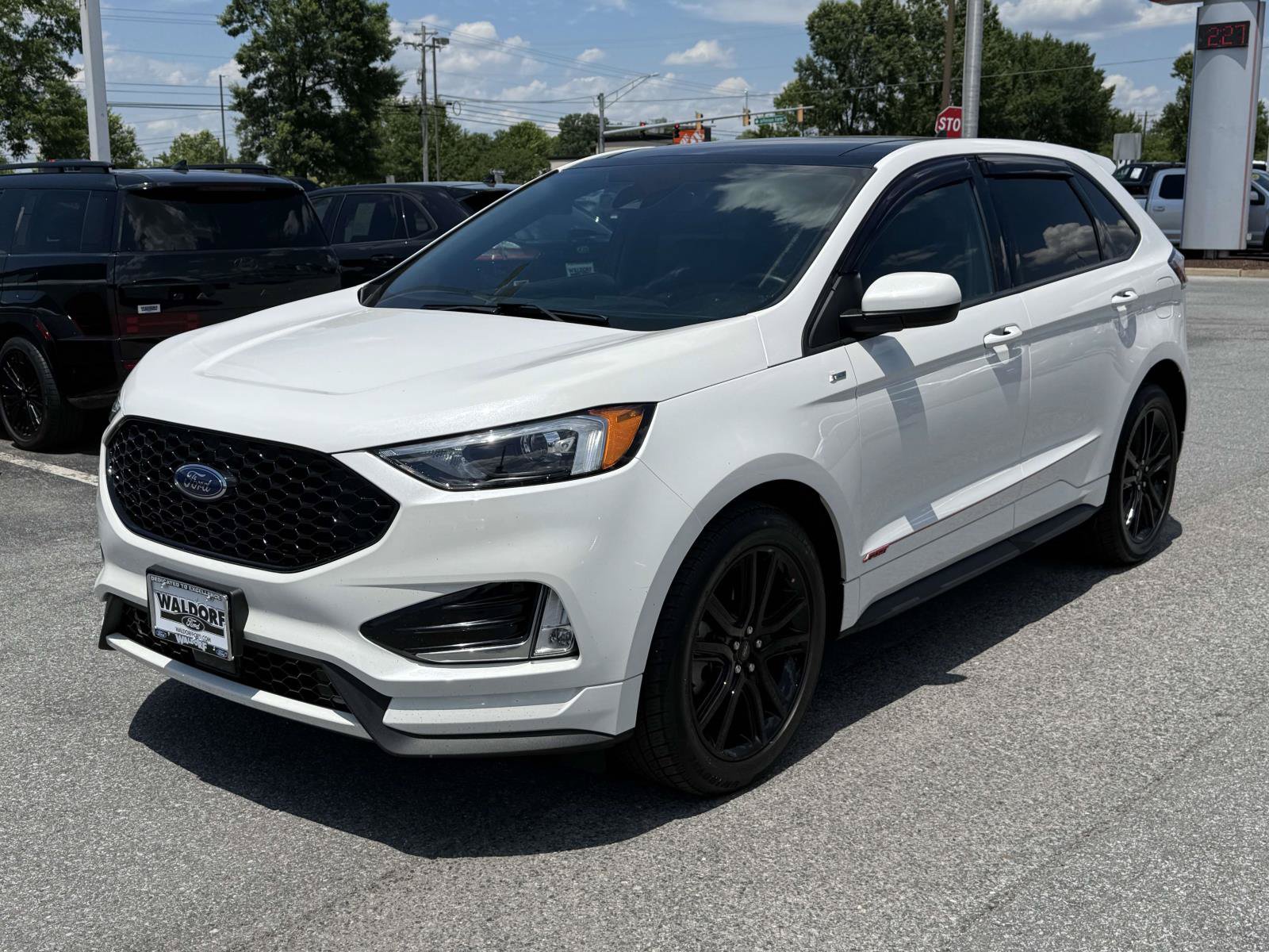 Certified 2022 Ford Edge ST-Line AWD/4WD image 5
