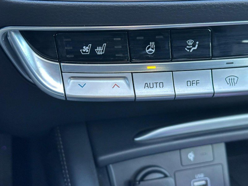 Used 2019 Kia K900 Luxury w/ VIP Package image 25