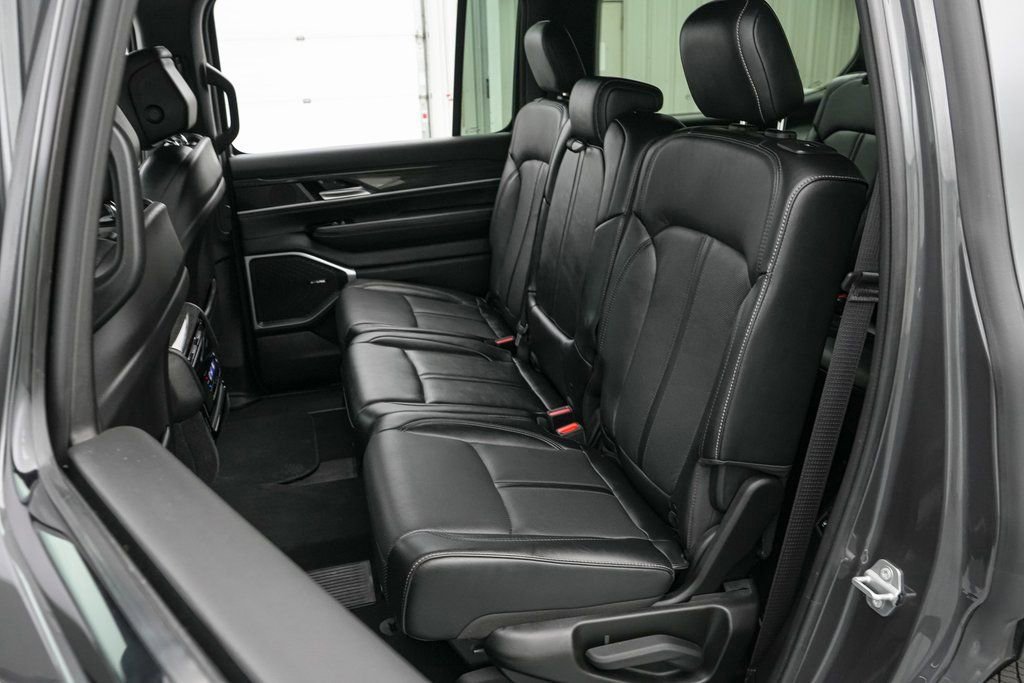 Used 2022 Jeep Wagoneer Series III image 22