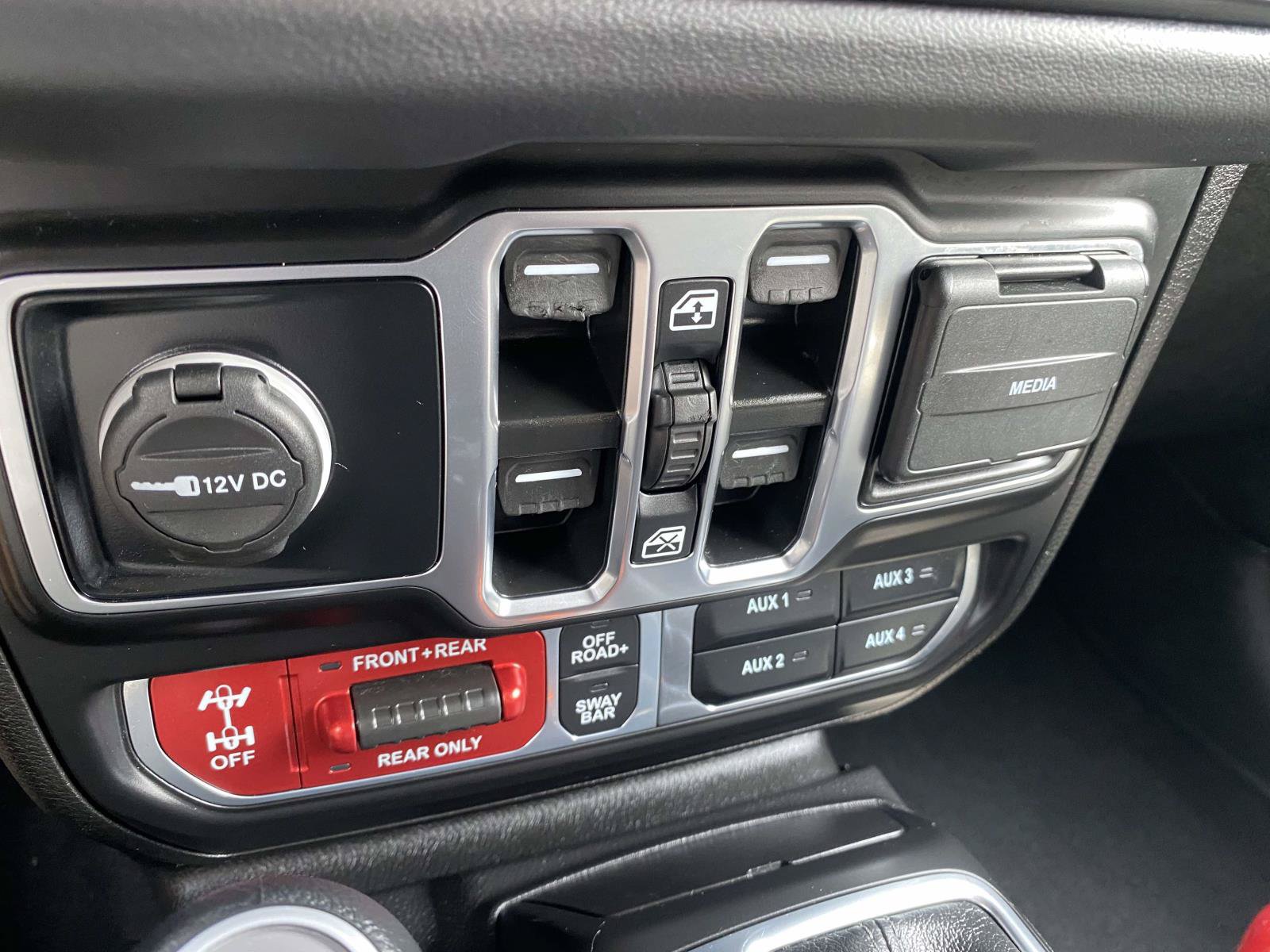 Used 2025 Jeep Wrangler Unlimited Rubicon AWD/4WD image 27