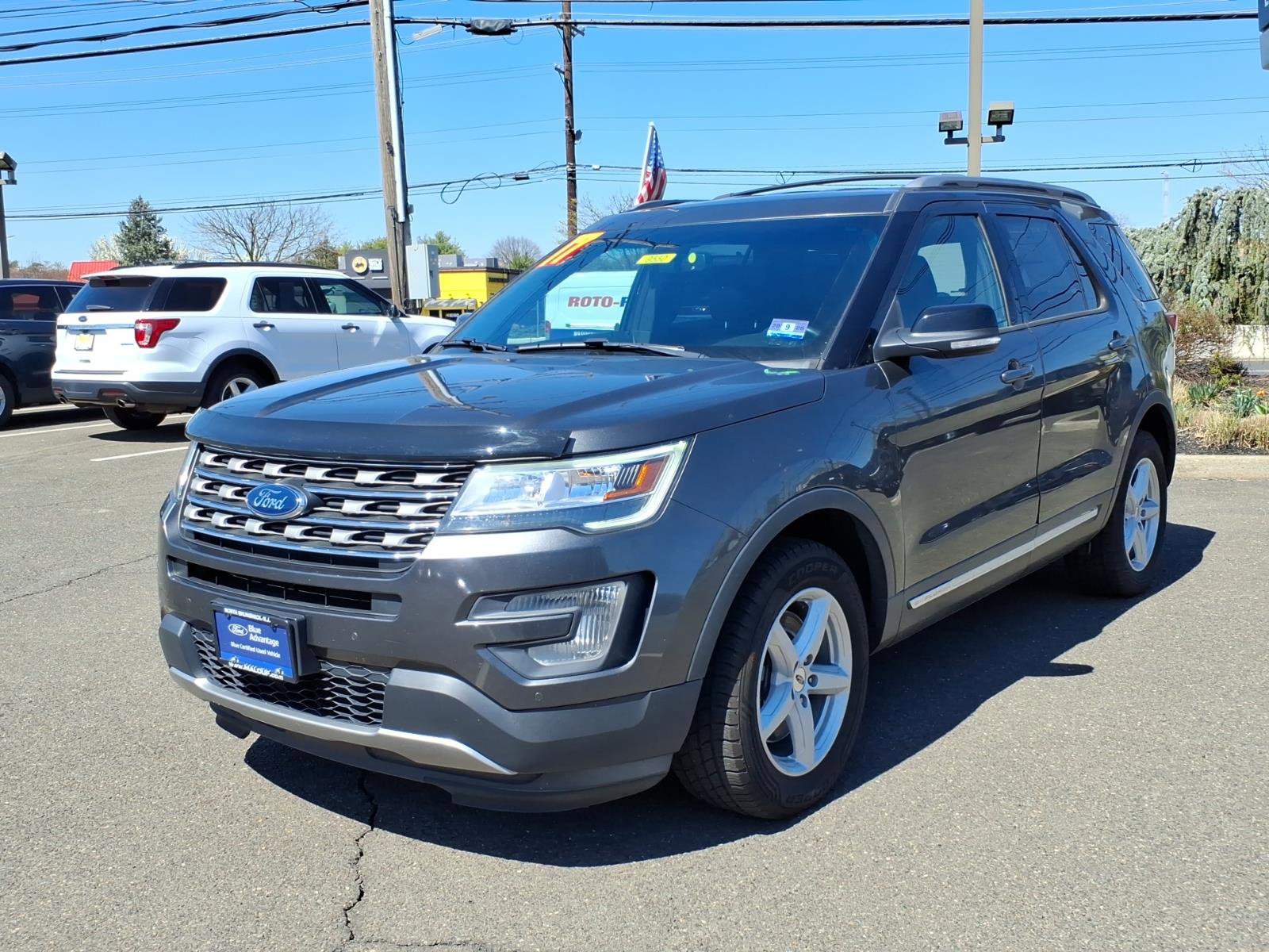 Certified 2017 Ford Explorer XLT w/ Equipment Group 202A AWD/4WD image 3