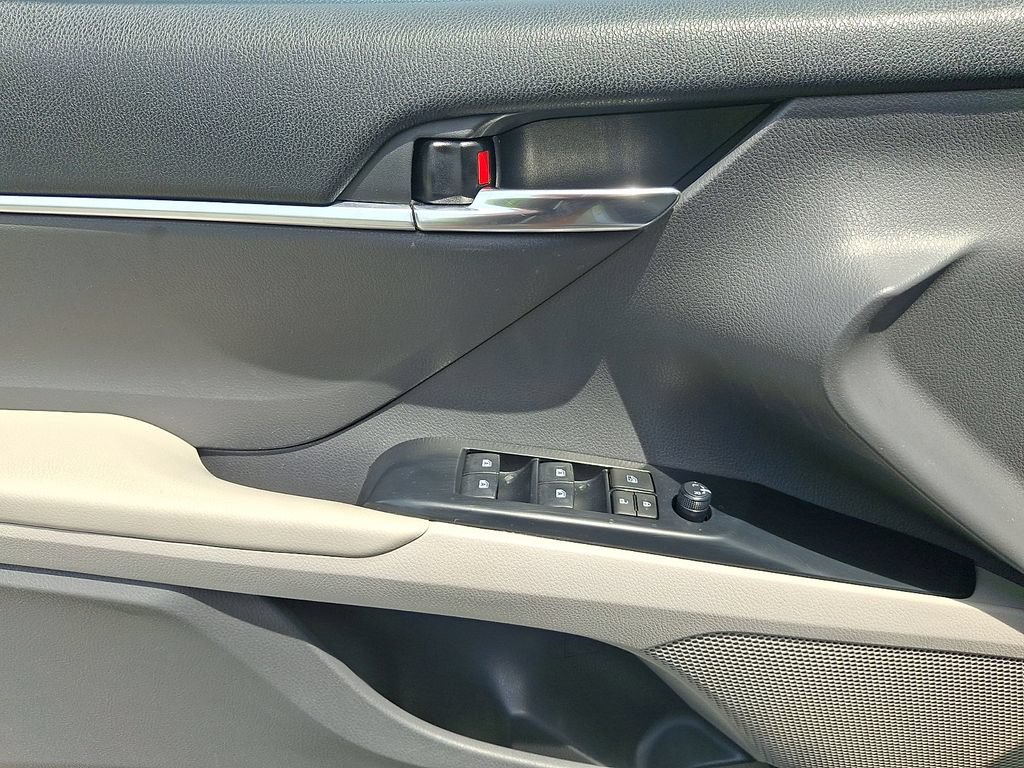 Used 2020 Toyota Camry SE FWD image 13