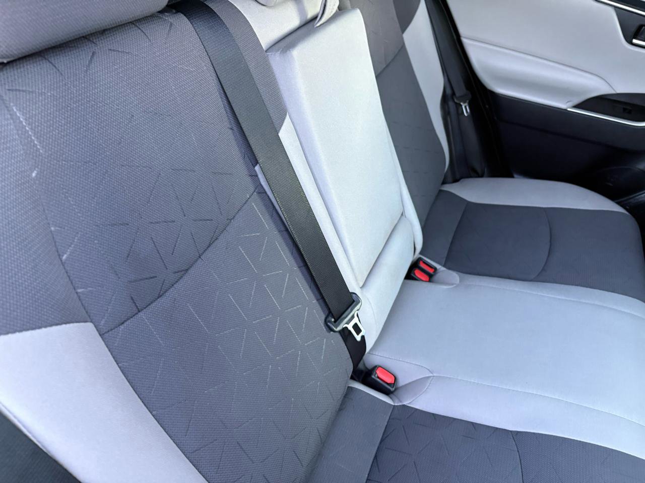 Used 2021 Toyota RAV4 XLE FWD image 48