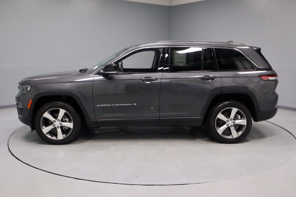 Used 2024 Jeep Grand Cherokee Limited AWD/4WD image 9