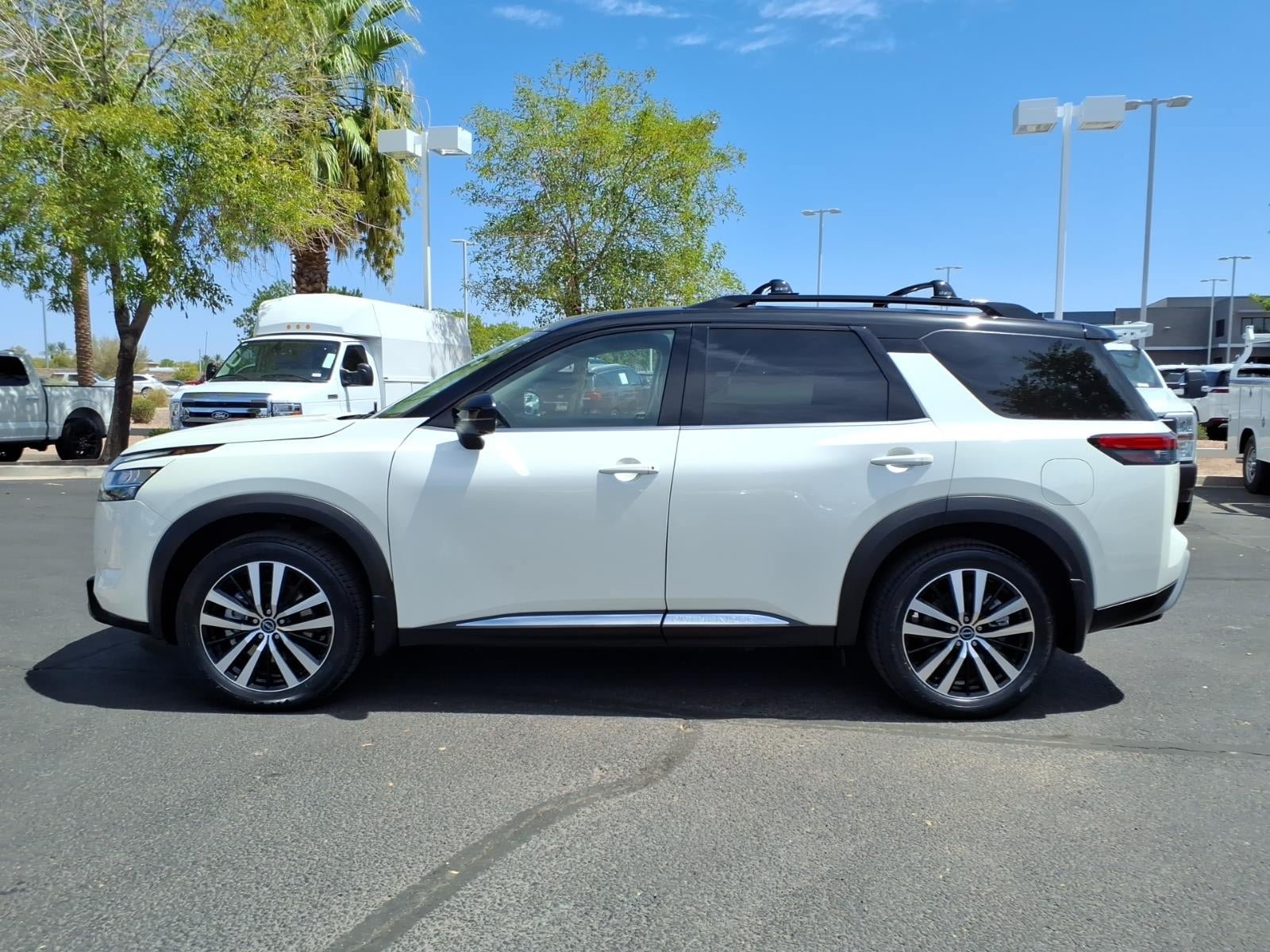 Used 2024 Nissan Pathfinder Platinum AWD/4WD image 7
