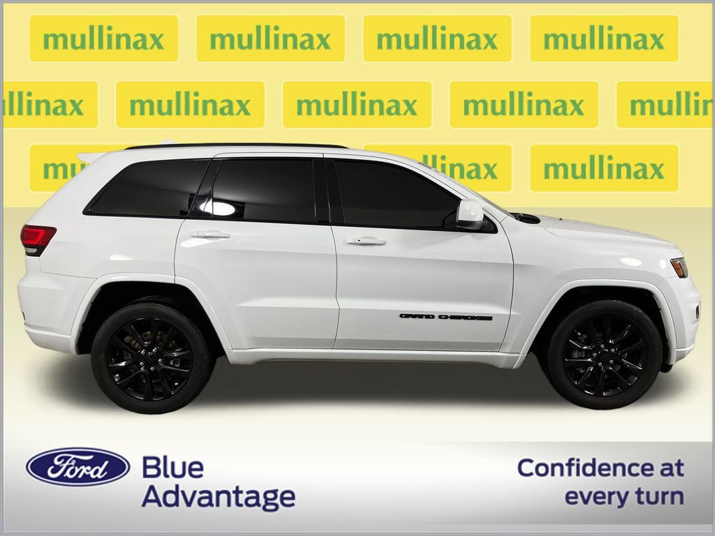 Used 2021 Jeep Grand Cherokee Laredo X image 2