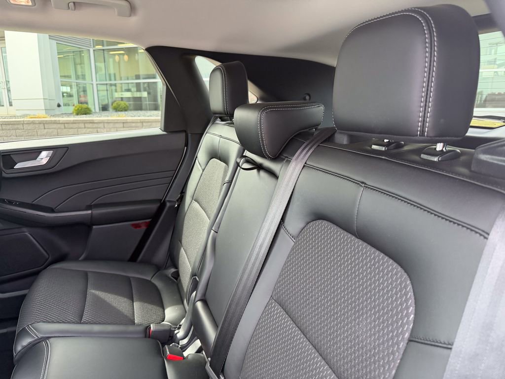 Certified 2025 Ford Escape SE image 12