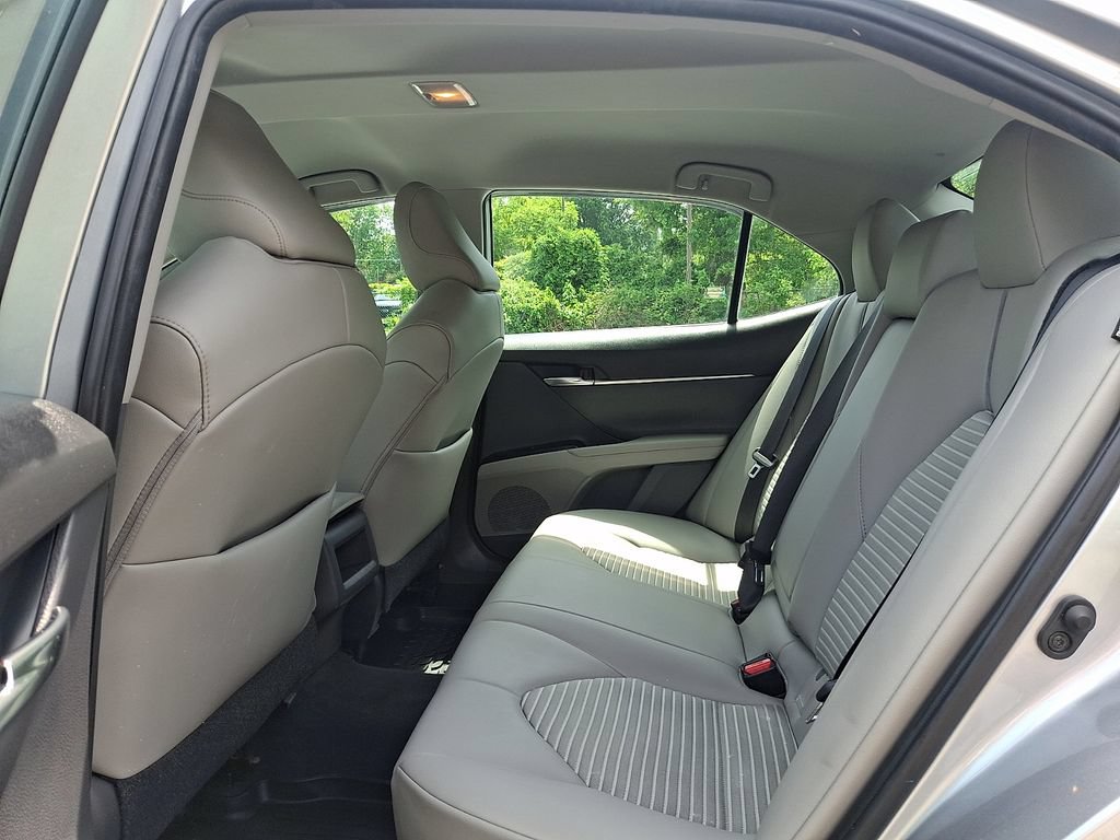 Used 2020 Toyota Camry SE FWD image 11
