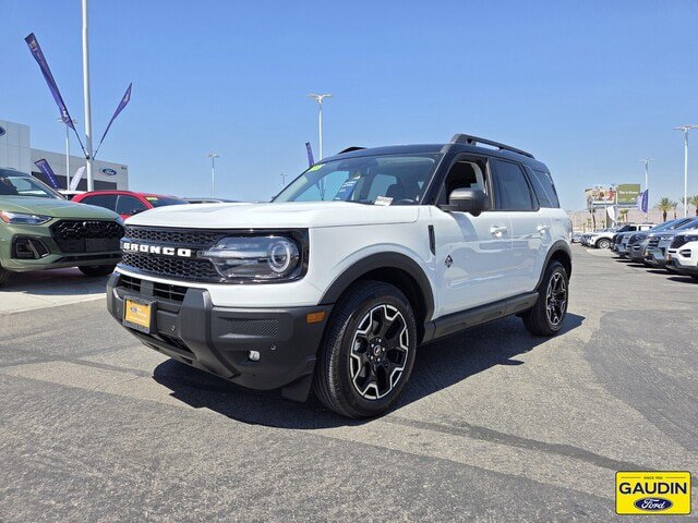 Certified 2025 Ford Bronco Sport Outer Banks w/ Outer Banks Tech Package+ AWD/4WD image 3