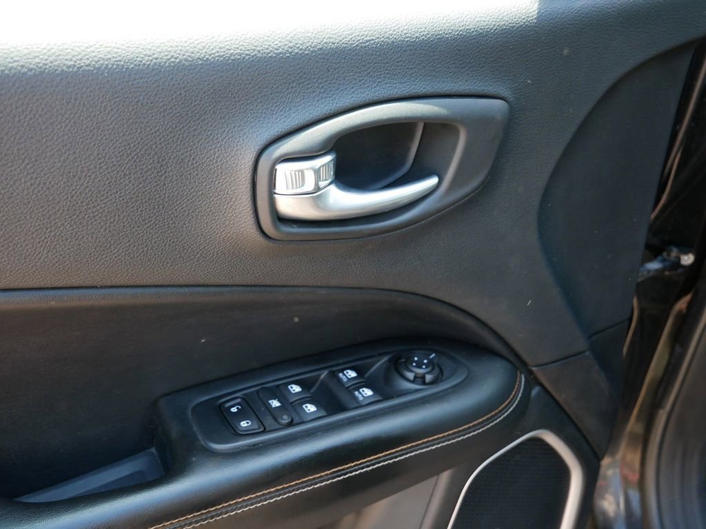 Used 2019 Jeep Compass Latitude w/ Popular Equipment Group AWD/4WD image 15