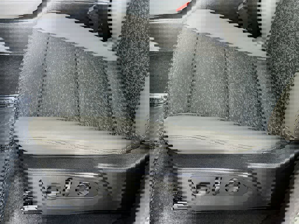 Used 2024 Chevrolet Colorado ZR2 w/ Safety Package image 30