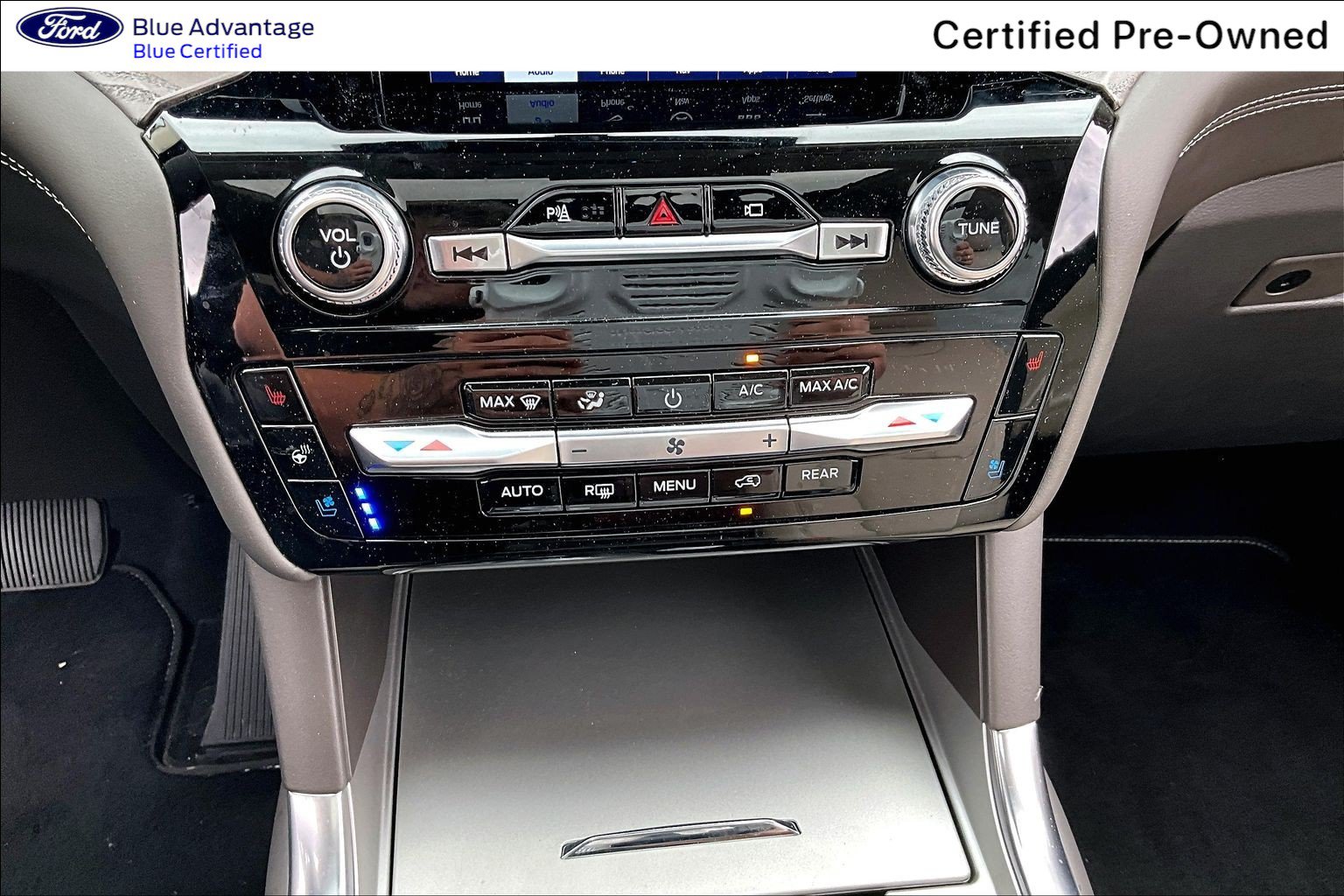 Certified 2022 Ford Explorer Platinum w/ Equipment Group 601A AWD/4WD image 35