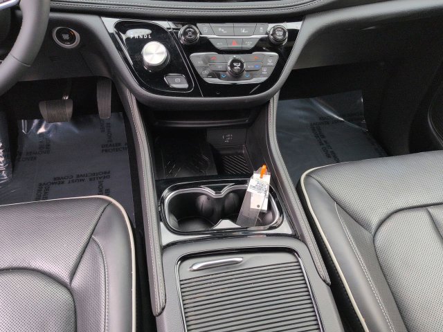 Used 2026 Chrysler Pacifica Limited FWD image 23