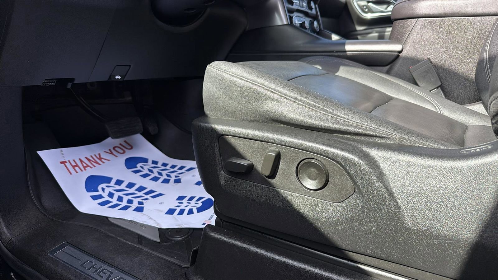 Used 2022 Chevrolet Suburban Z71 w/ Luxury Package image 9