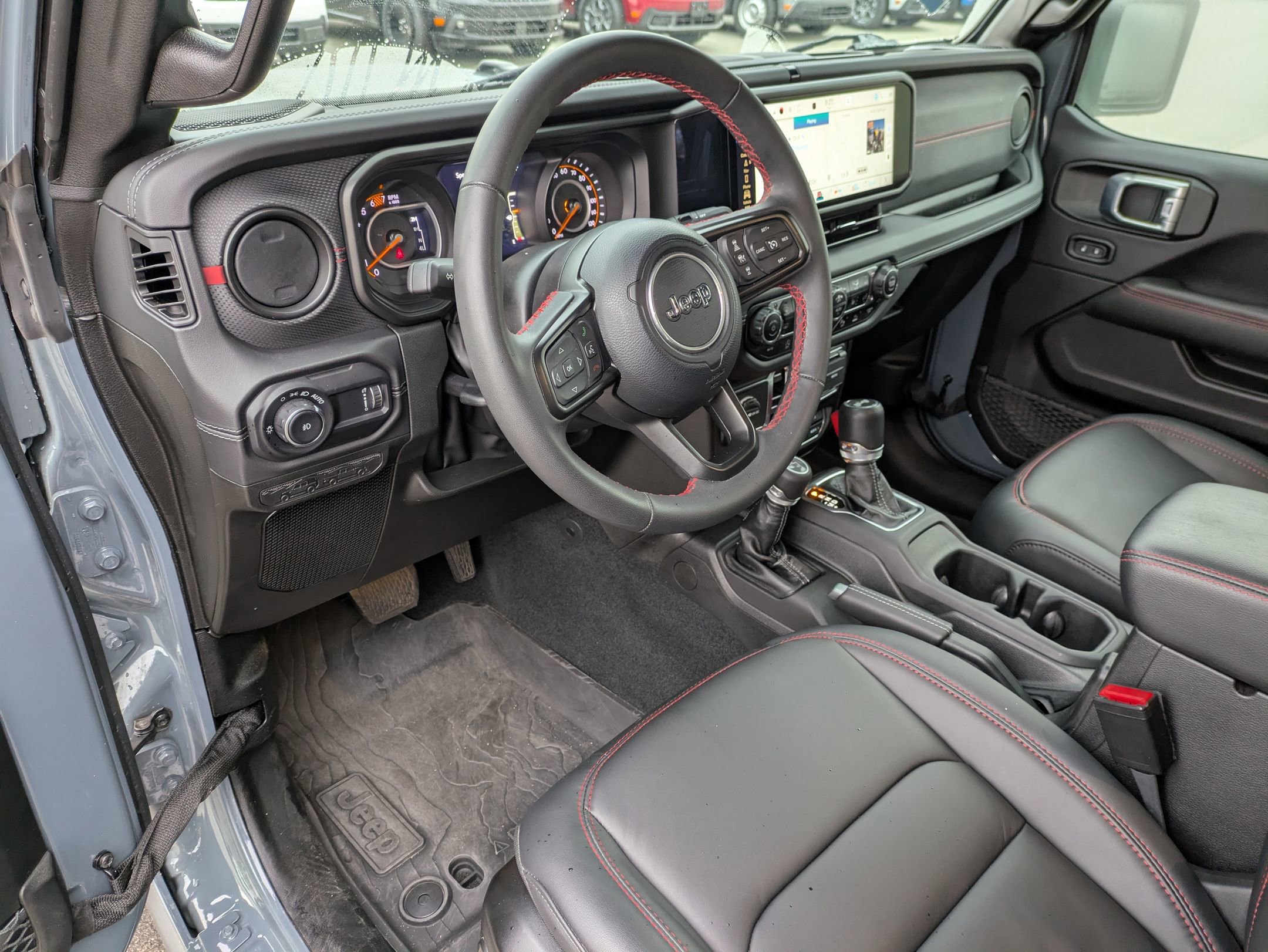 Used 2024 Jeep Wrangler Unlimited Rubicon w/ Technology Group image 15