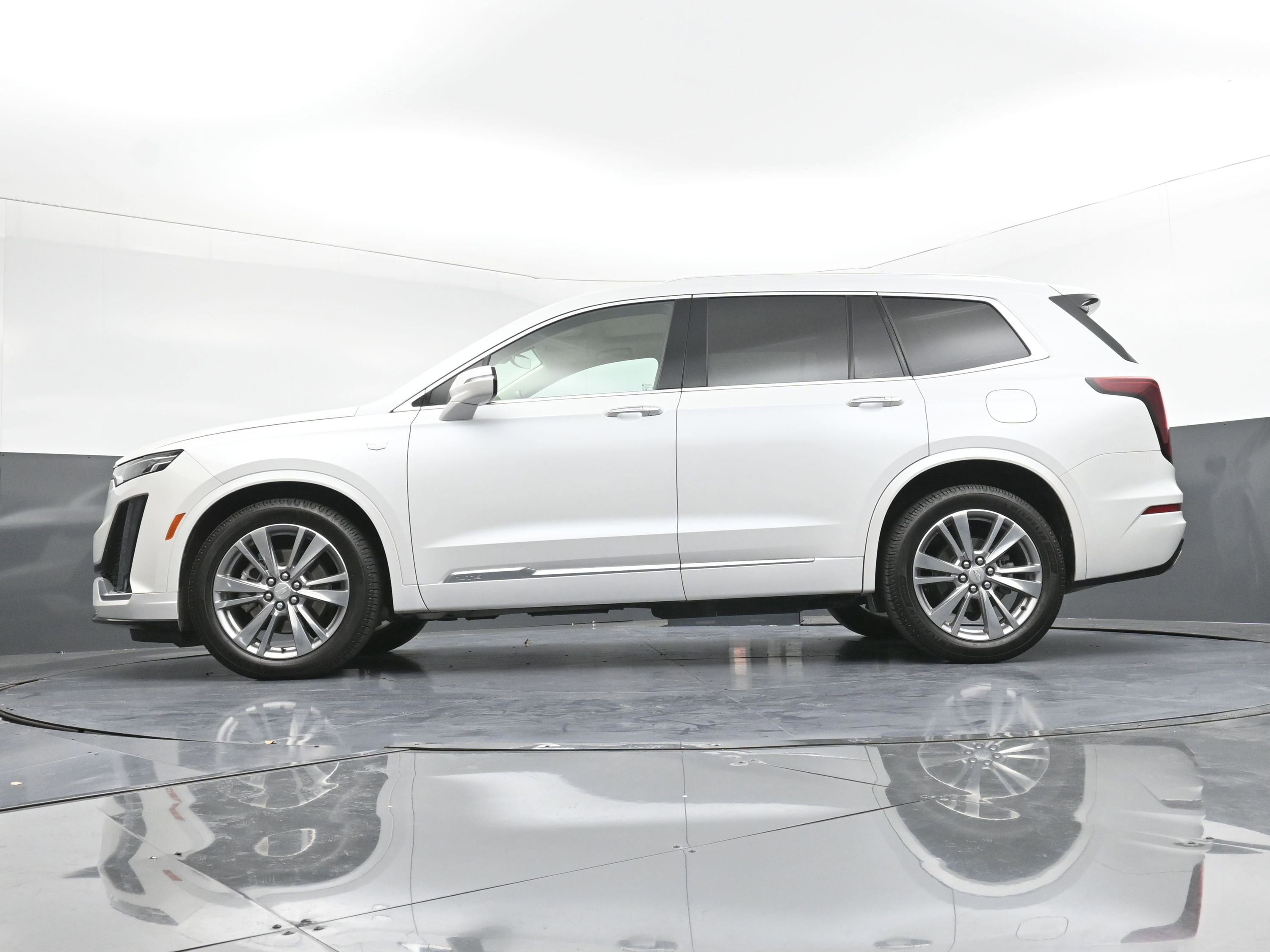 Used 2023 Cadillac XT6 Premium Luxury image 6