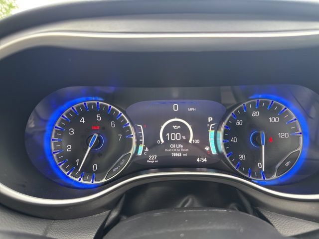 Used 2023 Chrysler Pacifica Touring-L FWD image 17