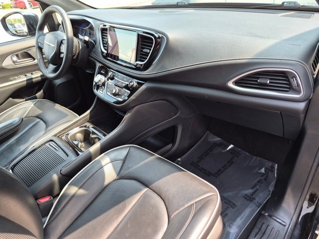 Used 2025 Chrysler Pacifica Limited FWD image 40