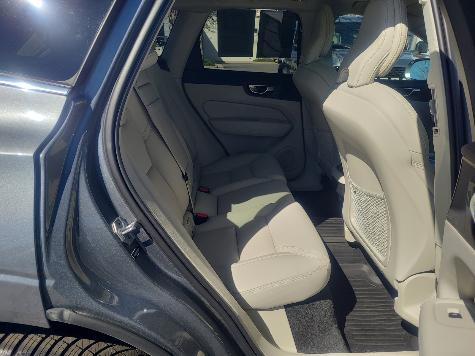 Used 2021 Volvo XC60 T5 Inscription w/ Advanced Package image 18