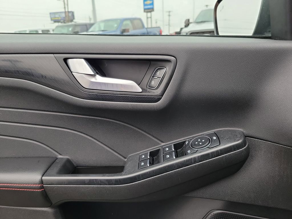 Certified 2025 Ford Escape ST-Line AWD/4WD image 18