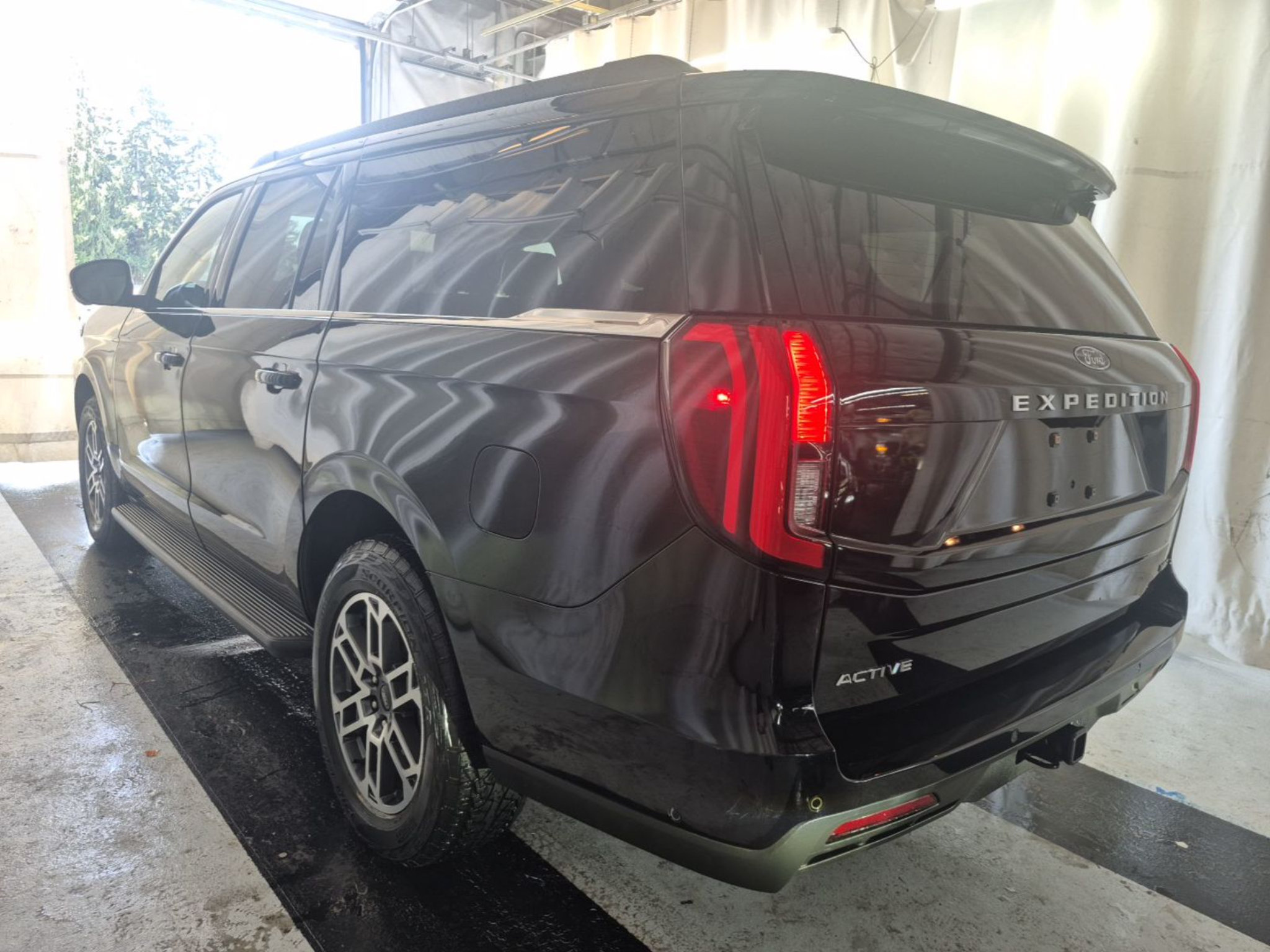 Certified 2025 Ford Expedition Max Active AWD/4WD image 3