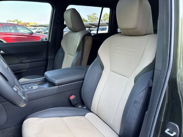 Used 2024 Lexus GX 550 AWD/4WD image 11