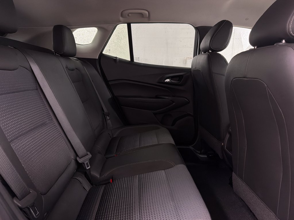 Used 2025 Chevrolet Trax LT FWD image 30