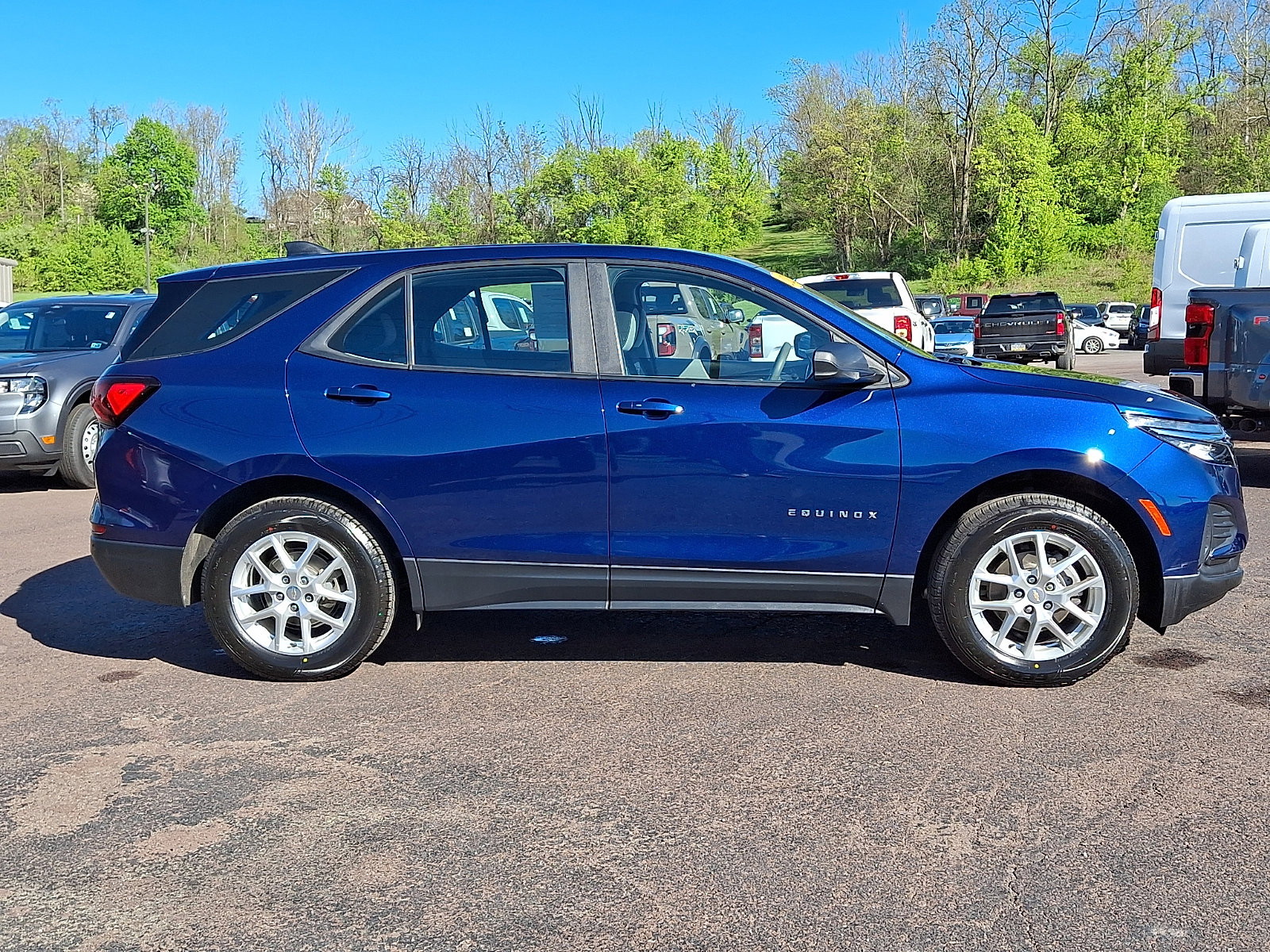 Used 2023 Chevrolet Equinox LS w/ Driver Confidence II Package image 12