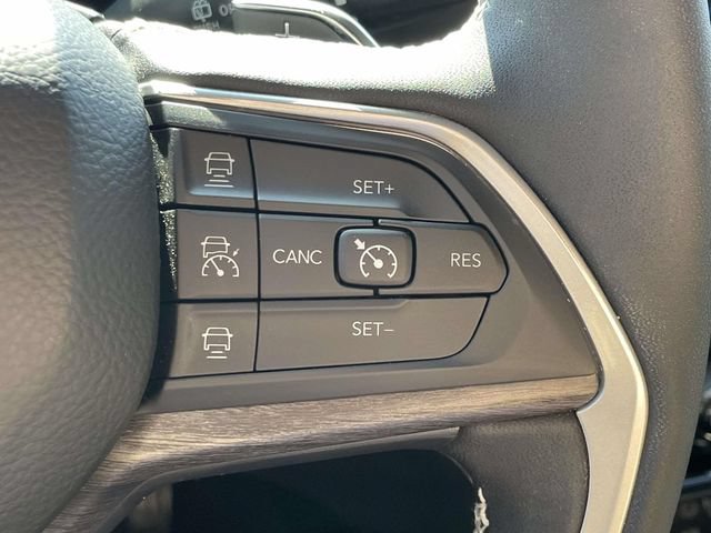Used 2025 Jeep Grand Cherokee L Limited w/ Black Appearance Package AWD/4WD image 25