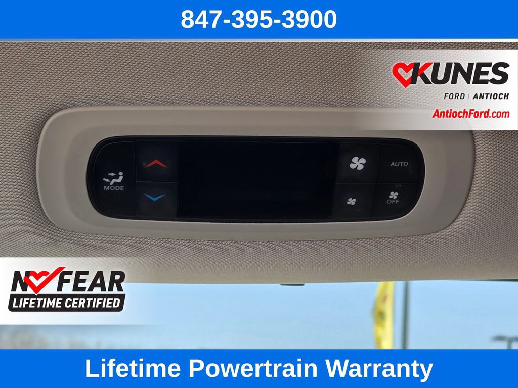 Used 2024 Chrysler Pacifica Touring-L image 38