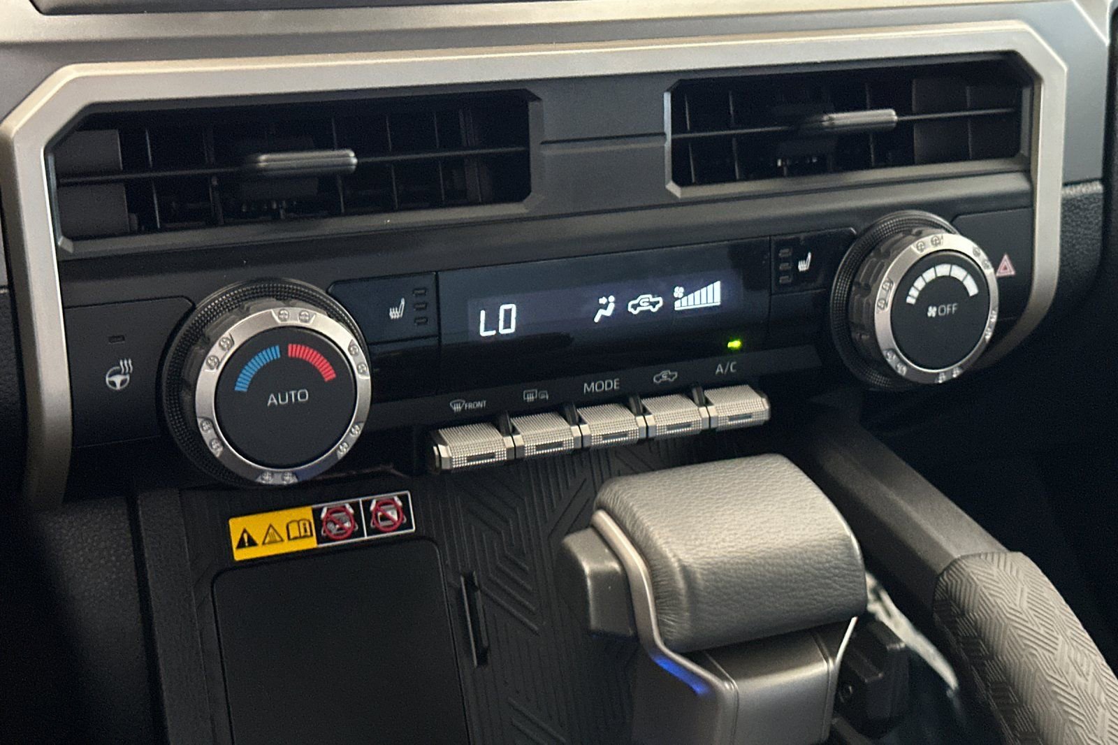 Used 2024 Toyota Tacoma SR5 AWD/4WD image 18