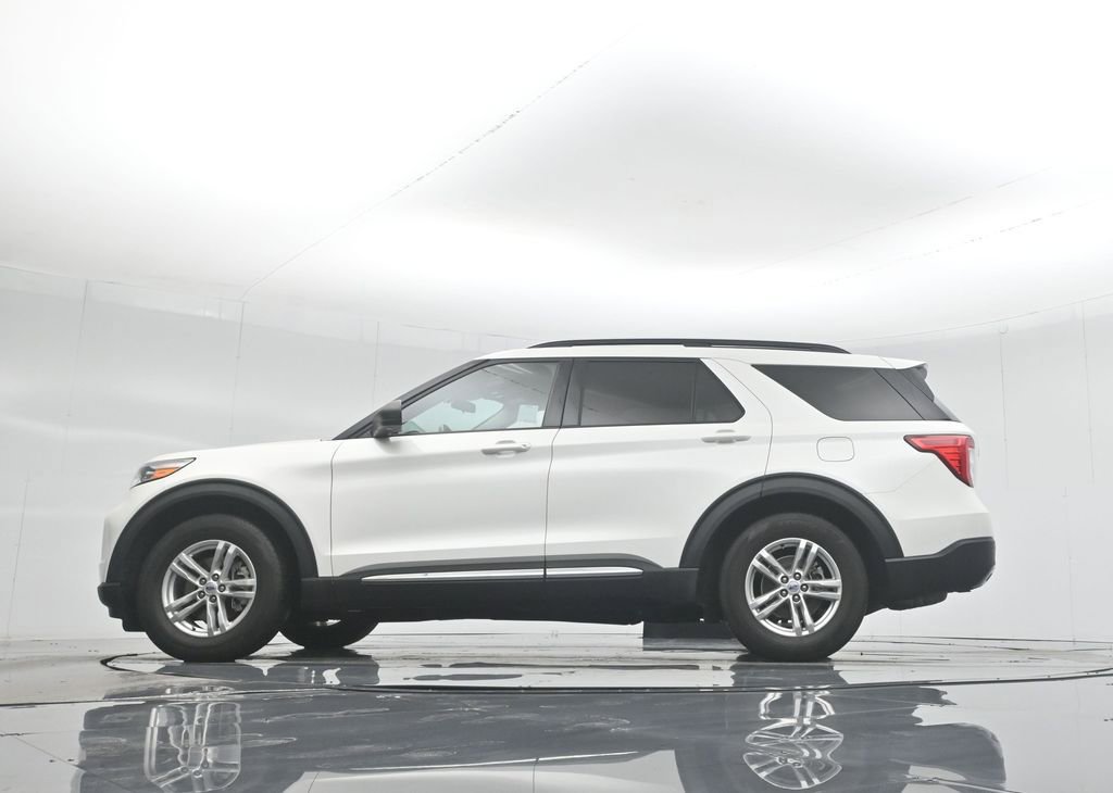 Certified 2022 Ford Explorer XLT w/ Equipment Group 202A image 59