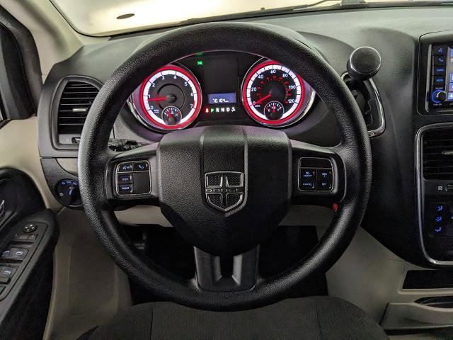 Used 2018 Dodge Grand Caravan SE w/ UConnect Hands-Free Group FWD image 9