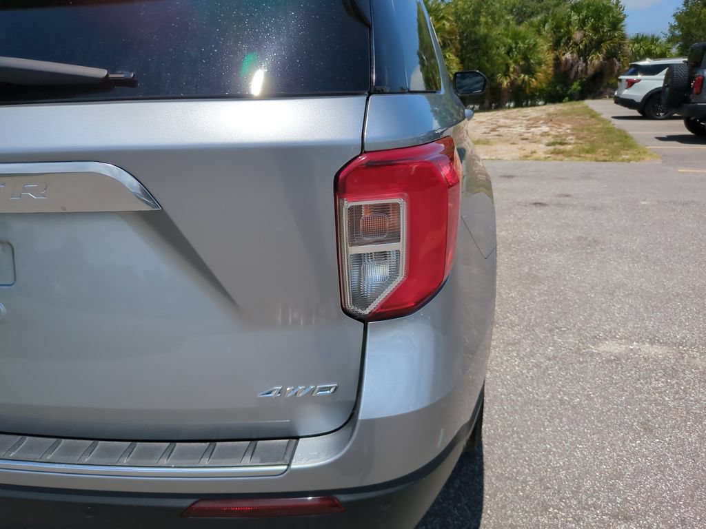Certified 2022 Ford Explorer Platinum w/ Equipment Group 601A AWD/4WD image 11