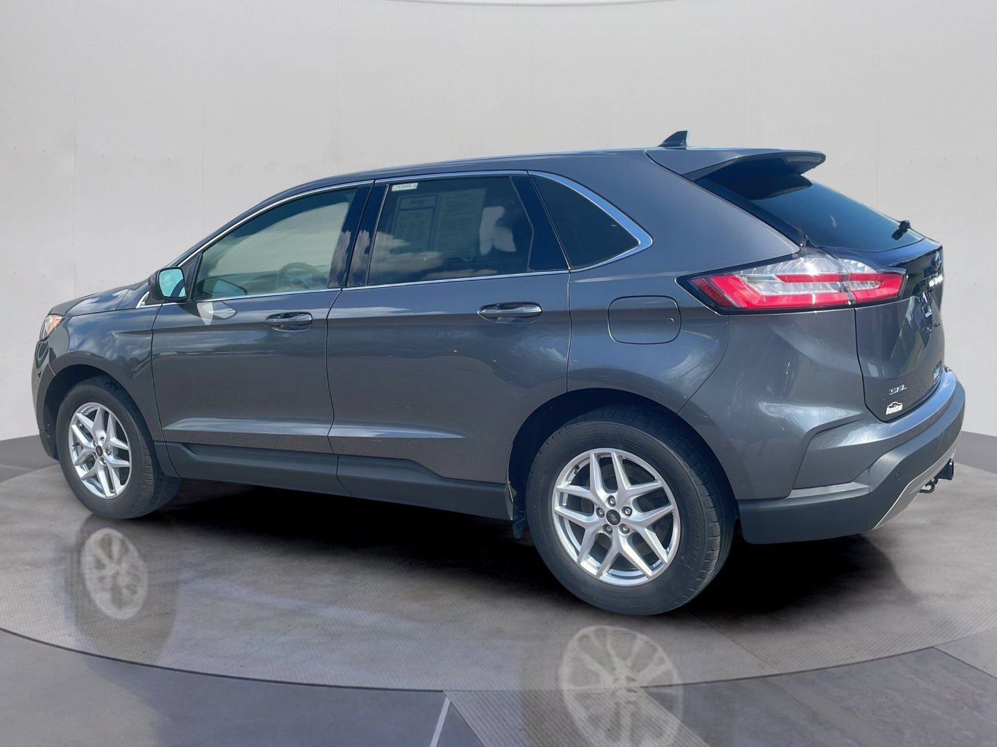 Certified 2024 Ford Edge SEL w/ Convenience Package AWD/4WD image 4