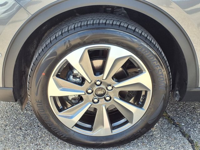 Certified 2024 Ford Escape Platinum w/ Premium Technology Package AWD/4WD image 28