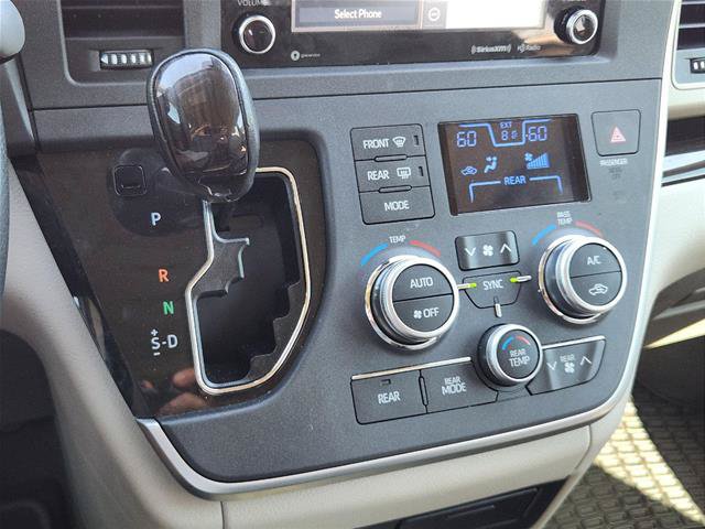 Used 2020 Toyota Sienna XLE Premium FWD image 18