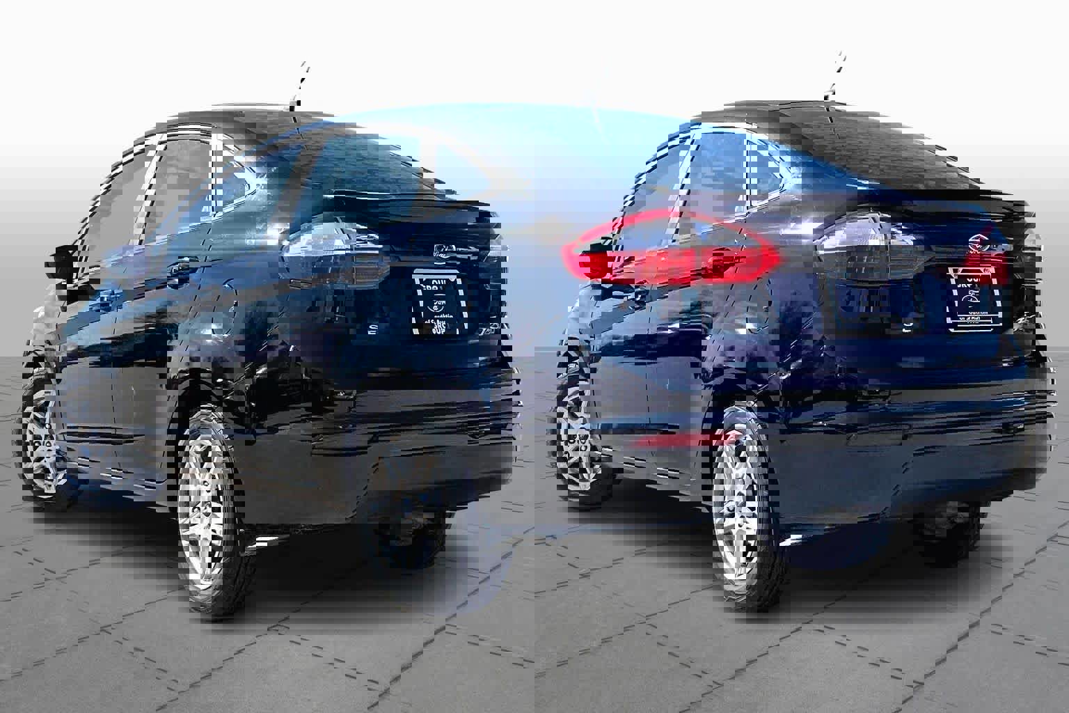 Certified 2017 Ford Fiesta SE image 4