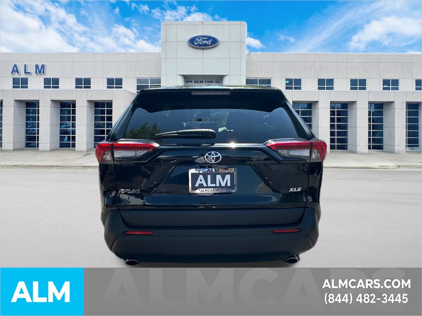 Used 2025 Toyota RAV4 XLE FWD image 6