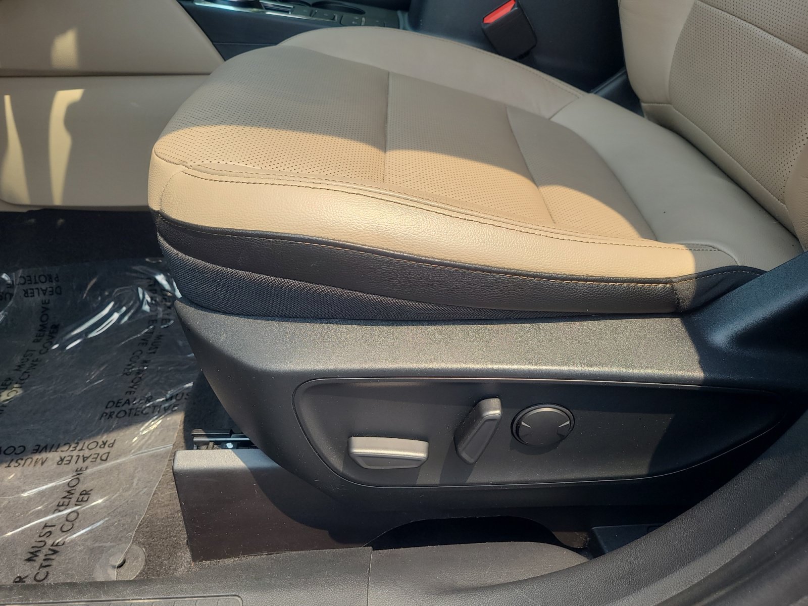 Certified 2020 Ford Escape Titanium AWD/4WD image 14