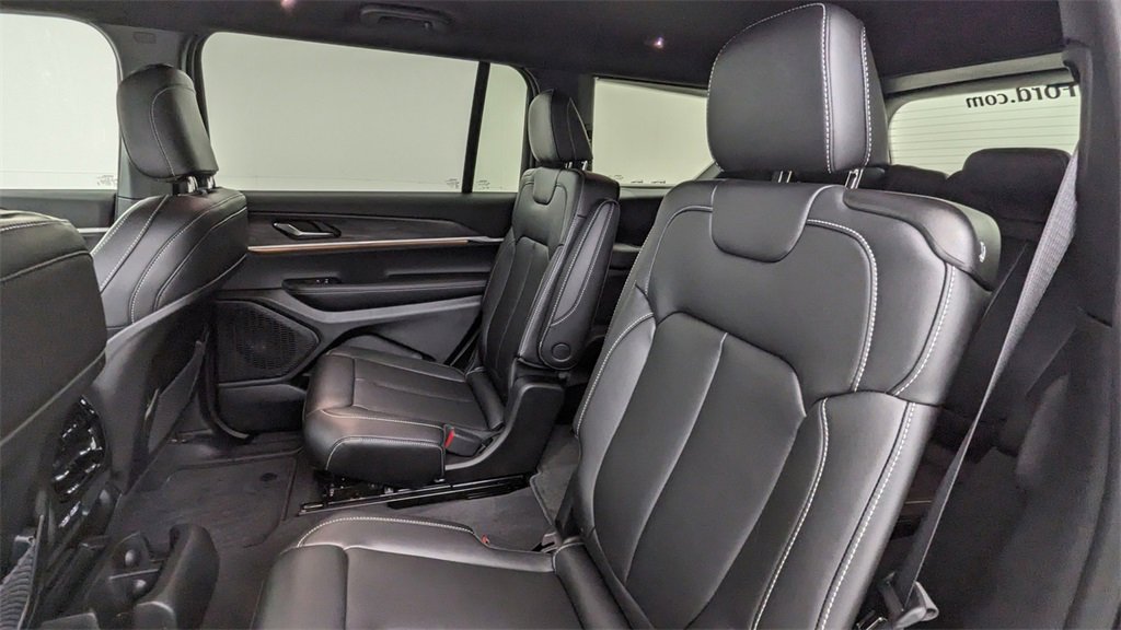 Used 2025 Jeep Grand Cherokee L Limited image 35