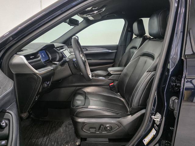 Used 2024 Jeep Grand Cherokee L Limited w/ Black Appearance Package AWD/4WD image 20