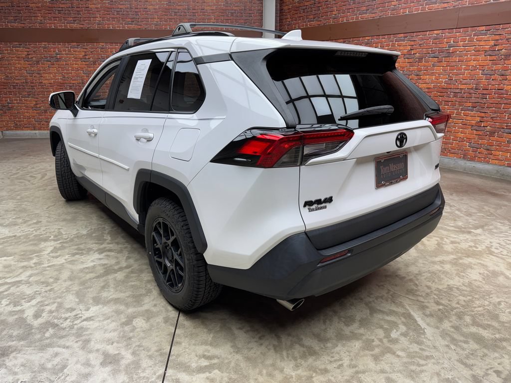 Used 2021 Toyota RAV4 XLE FWD video 2