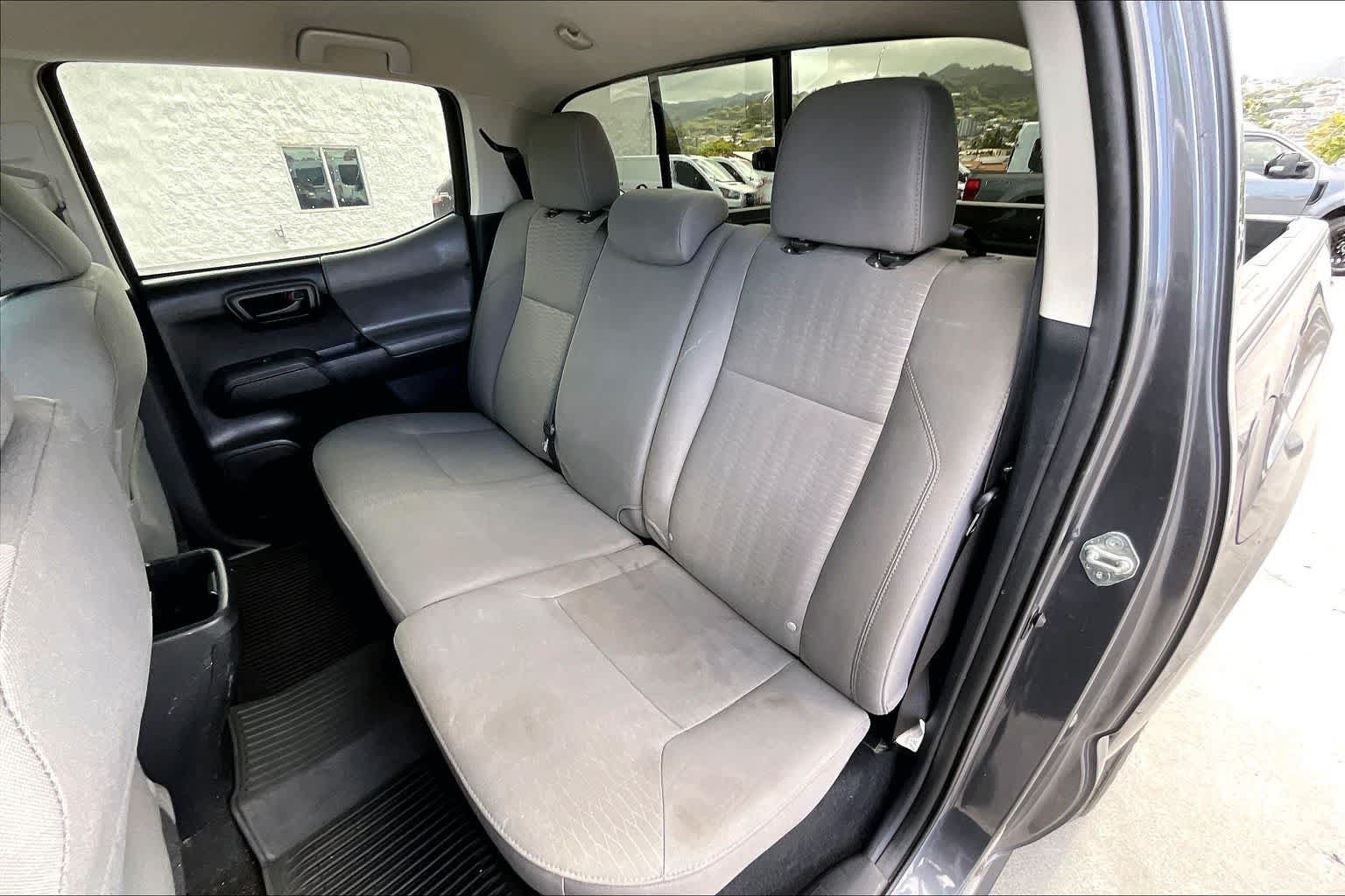 Used 2018 Toyota Tacoma SR5 RWD image 29