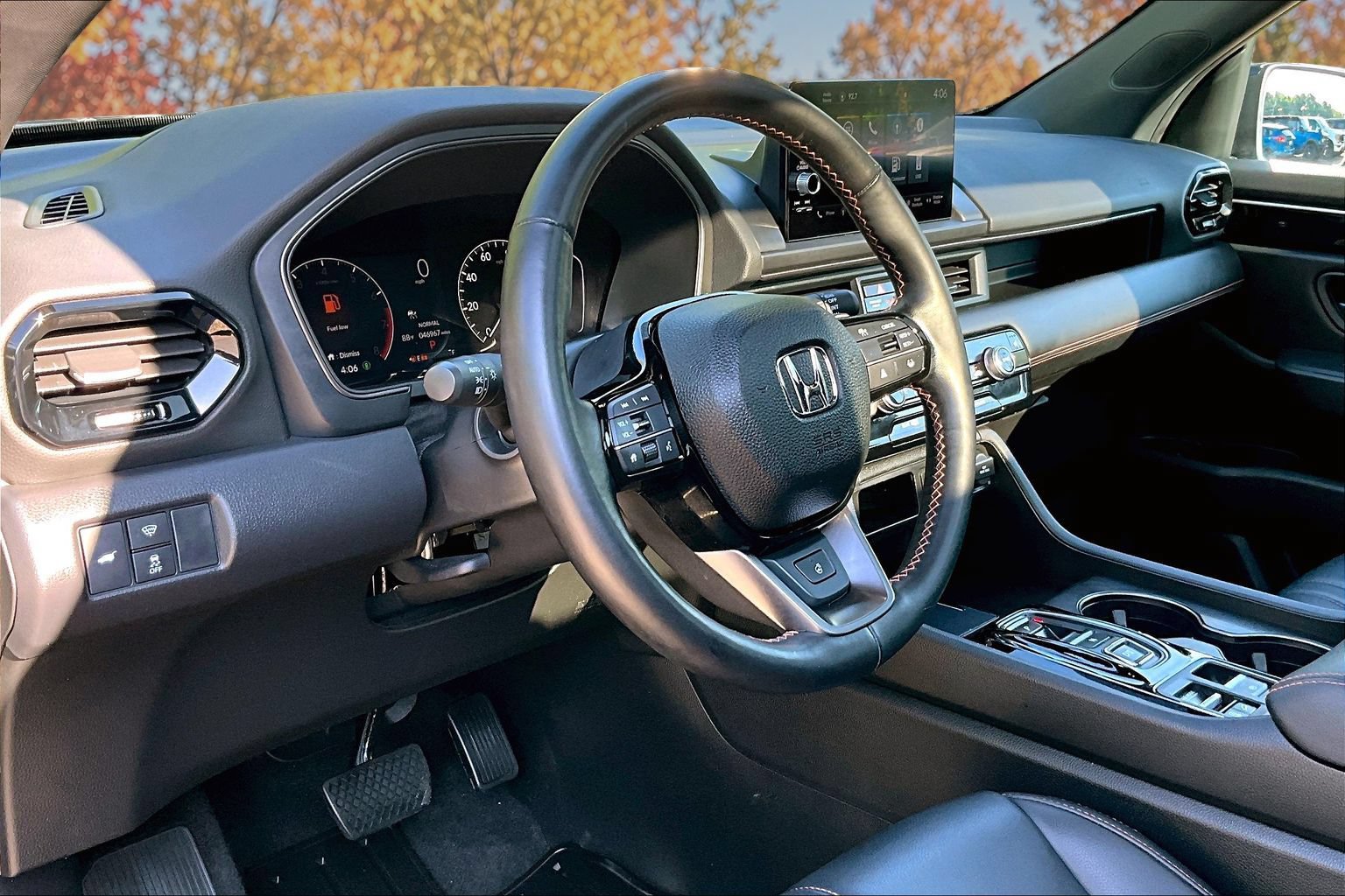 Used 2023 Honda Pilot TrailSport image 16