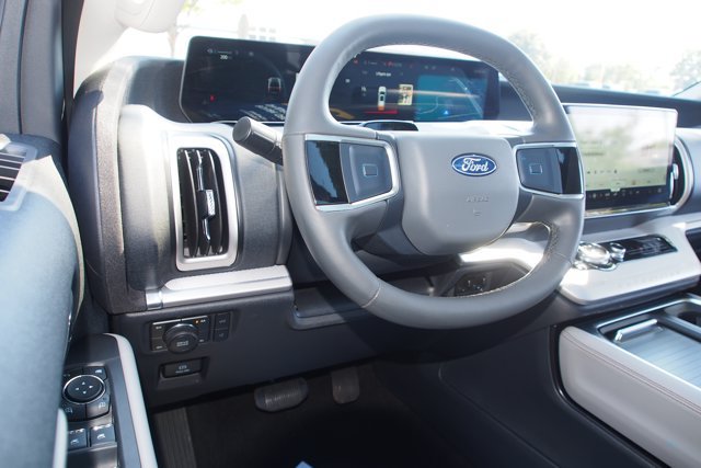 Certified 2025 Ford Expedition Active AWD/4WD image 22